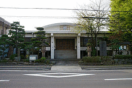 1055年に亡くなった人物の画像