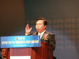 李仁済の画像