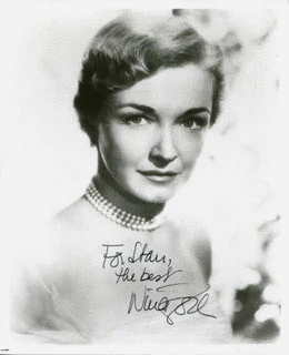 ニナ・フォックの画像