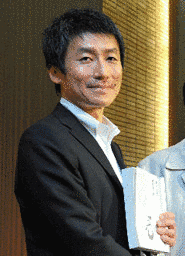 磯崎憲一郎の画像