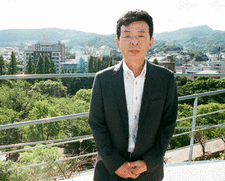 青来有一の画像