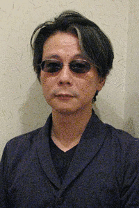 津原泰水の画像