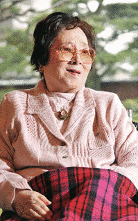 山崎豊子の画像