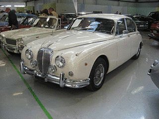 デイムラー・2½V8サルーン/V8 250の画像