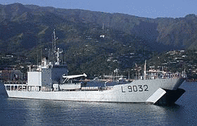 シャンプレーン級中型揚陸艦の画像
