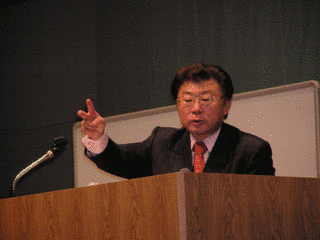 小室豊允の画像