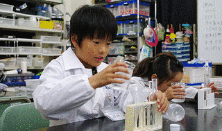 理科教室小学校3年生の画像