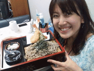 食べる女の画像