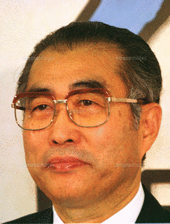 2000年に亡くなった人物の画像