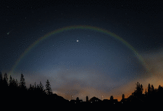 夜の虹の画像