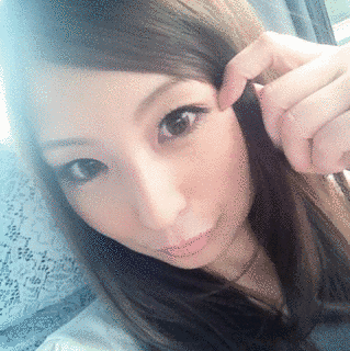 秋吉ひなの画像