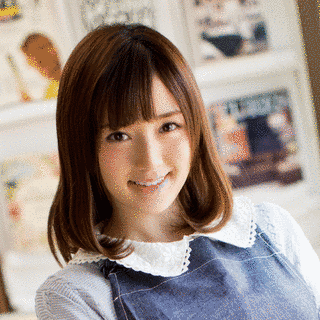 鈴原エミリの画像