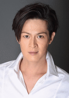 新納慎也の画像