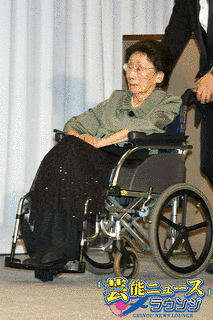岩谷時子の画像