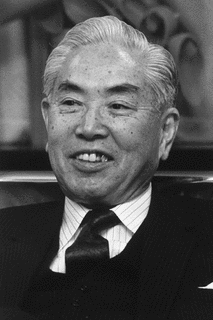 鹿内信隆の画像
