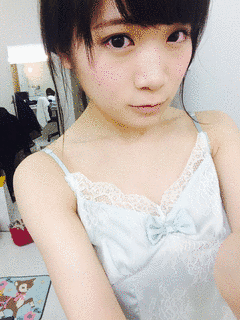 秋元真夏の画像