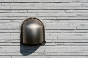 戸建て住宅の排気口の写真