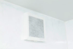 フィルターがついた換気扇の写真