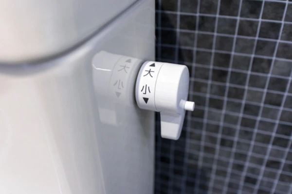 トイレのレバー交換が必要な様子