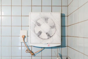 フィルターのついた換気扇の写真