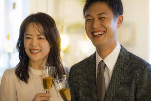 婚活中の男女の写真