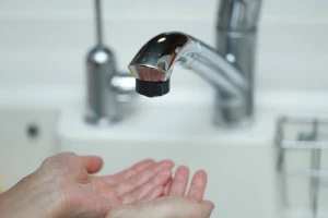 断水している蛇口の写真