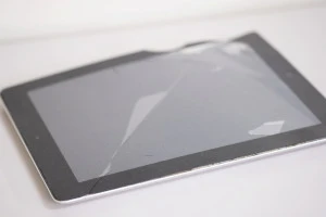 画面が割れたiPadのイメージ