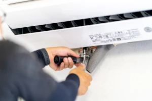 エアコンの工事の様子