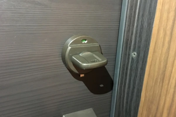 サムターン錠のアップ画像