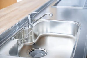 ピカピカなキッチンのシンクの写真