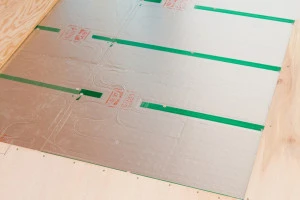 床暖房の工事中の写真