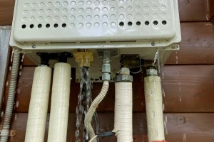 給湯器の配管の写真