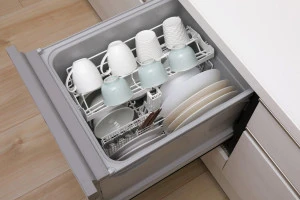 キッチンに設置された食洗器の写真