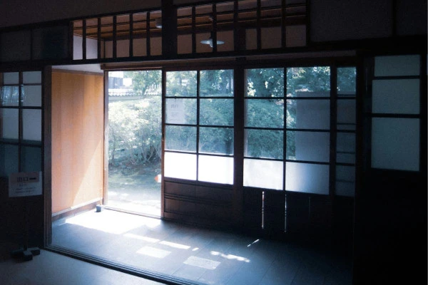 日本家屋の引き戸の様子