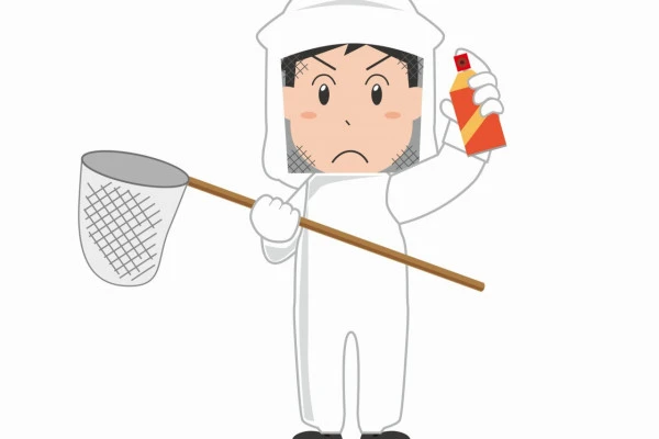 防護服を着てハチ駆除に臨む男性のイラスト