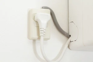 エアコンのコンセントのアップ写真