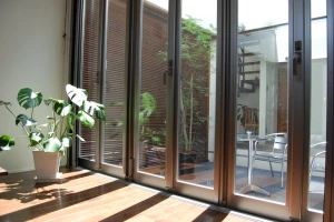 ペアガラスが使われている窓の写真