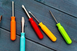 色とりどりのドライバーの写真