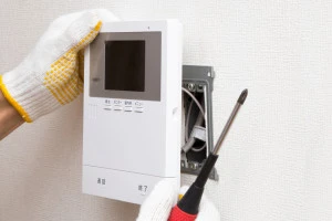 インターホン工事のようす
