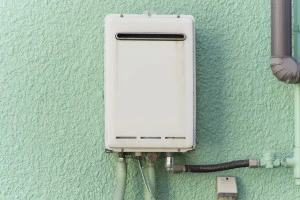 老朽化した給湯器の写真