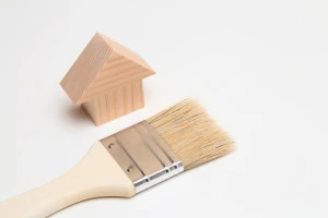 クロスの張り替えに使うはけの写真