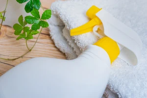 掃除で使うスプレー洗剤の写真