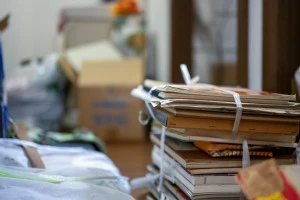 部屋の片づけにより大量に出たごみの写真