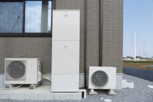 エコキュートとエアコン室外機の写真