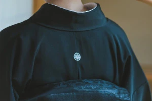 喪服の着物を着た女性の写真