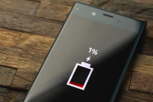 スマホバッテリー残り1％の画像