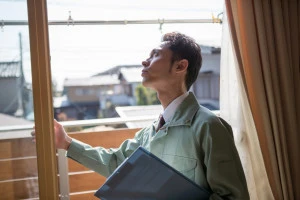 窓ガラスの修理業者の写真