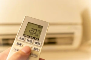 20度に設定された暖房のリモコン