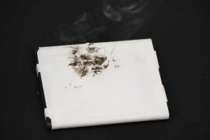 リチウムイオン電池の発熱と発煙の写真