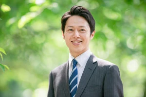 スーツ姿の男性の写真